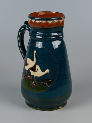 Кувшин. Две цапли. Опошня, 1930-е. Керамика. Высота 24,5 см. Без марки. Следы бытования, цек. 