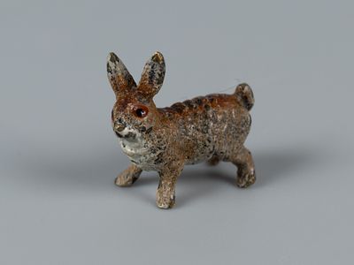 Бронзовая миниатюра. Заяц на 4х ножках. Венская бронза. ХХ в. Размер 12х13х5 мм. Без клейма. 