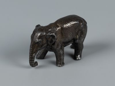 Миниатюра. Слон. ХХ в. Металл. Размер 22х32х13 мм. Без клейма Хорошее состояние