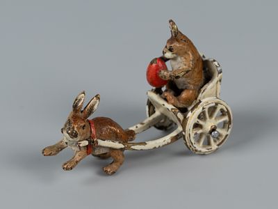 Бронзовая миниатюра. Пасхальные кролики в тележке. Венская бронза. ХХ в. Размер 30х39х18 мм. 