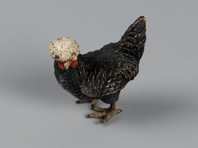 Бронзовая миниатюра. Черная курочка. Венская бронза. ХХ в. Размер 35х32х17 мм. Без клейма 