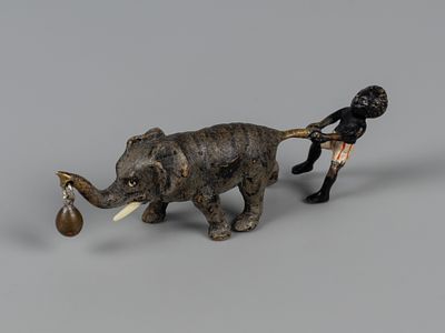 Бронзовая миниатюра. Слон с негритенком. Венская бронза. ХХ в. Размер 24х65х15 мм. Без клейма. 