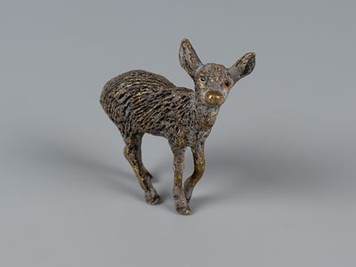Бронзовая миниатюра. Косуля. Венская бронза. Рубеж XIX-XX вв. Размер 50х45х13 мм. Клеймо 