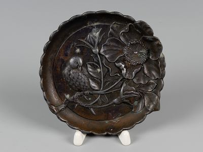 Розетка. Соловей и роза. Япония, руб. XIX-XX вв. Металл. Диаметр 12 см. На основании клеймо. 