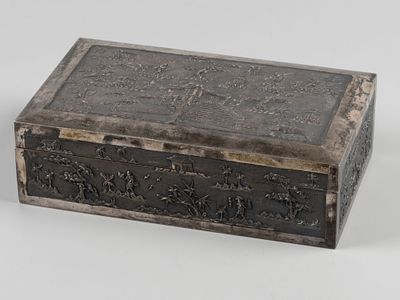 Шкатулка. Вьетнам, середина ХХ в. Серебрение, каповое дерево. Общий вес 430 гр. Размер 17х10х5 