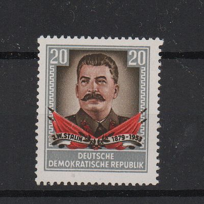 Почтовая марка ГДР. Сталин. 1954 г. Мих. №425. Негашеная. Состояние *.