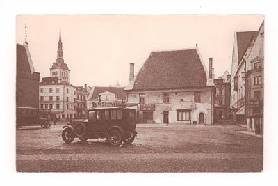 Таллин. Довоенная открытка. Открыточный формат. Имеются отслоение оборотной стороны и отметки 