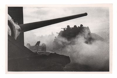Пресс-фото. ВОВ. Танки. Фотография. 1940-е. Поздний отпечаток. Формат 130х200 мм. На обороте 