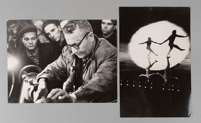 Пресс-фото. Фотограф неизвестен &laquo;Молодые токари наблюдают за работой мастера&raquo; и фотограф 