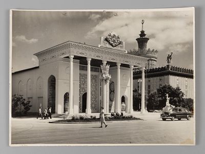 Пресс-фото. Фотограф Грановский. Москва ВСХВ. Фотография 1954. Размер 17.5х23.5 см. Печать и 