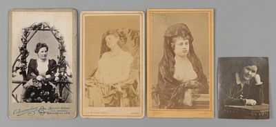 [Ню] Девушки. Три визитные фотографии. Началот ХХ в + фотография малого формата 1930-е. 3 