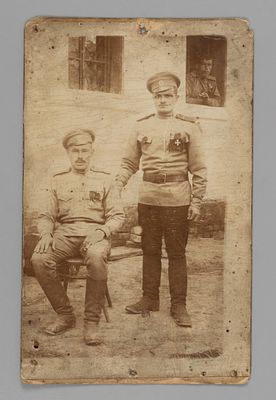 ПМВ. Георгиевский кавалер с военнослужащими РИА. Знаки, нашивки за ранения. Фотография. 