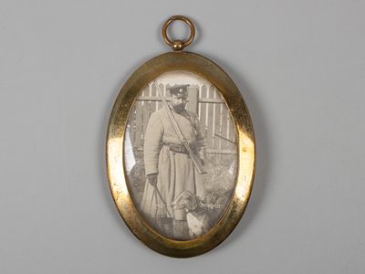 Генерал-лейтенант Б. А. Дзичканец на охоте. Фотография в овальной рамке под стеклом. Начало ХХ 