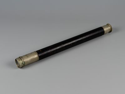 Подзорная труба. J.E. Hicks. Плимут. Англия, 1880-1890 гг. Металл, кожа, стекло. Длина 