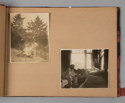 [Последний год жизни] Альбом с фотографиями Ады Ивановны Оношкович-Яцыны в Ялте. 1935. В 