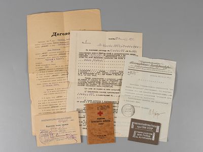 Документы, относящиеся к Аде Ивановне Оношкович-Яцыне. 1923-1935. 1) Удостоверение издательства 