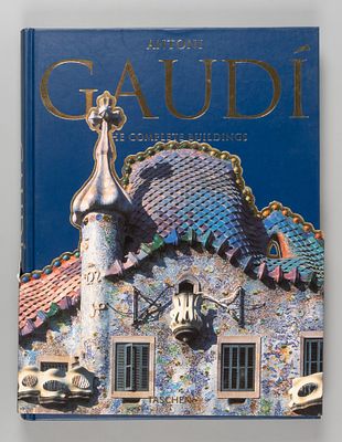 Антонио Гауди. Полное собрание архитектурных сооружений. Сост. Райнер Цербст. TASCHEN, 1985. Дек 