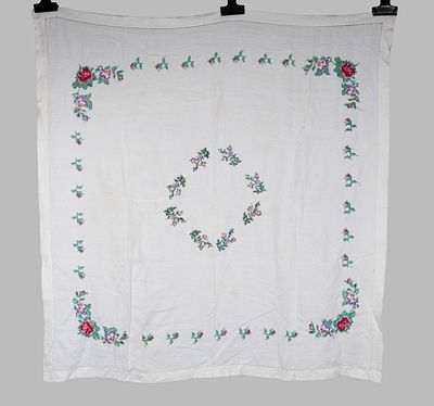 Скатерть. Садовый букет. Карелия, Пер.треть XX в. Хлопок, мулине, вышивка крестом. Размер 