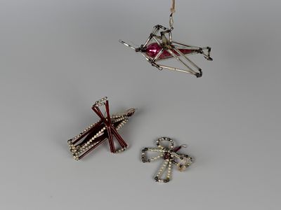 Елочные игрушки. 3 шт. Мельница, Самолет и Бабочка. 1950-е. Стеклярус. Размеры: &laquo;Мельница&raquo; 