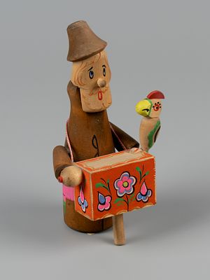 Игрушка. Шарманщик. Мосгорисполком 4-я галантерейная фабрика. Москва, 1980-е. Дерево, роспись. В 