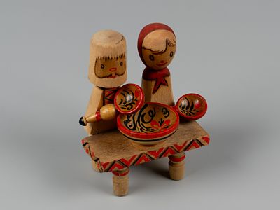 Игрушка. Обед. Мосгорисполком Московская мебельная фабрика, 1988 г. Дерево, роспись, пирография. 