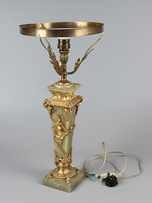 Лампа настольная. Оникс. Нач. ХХ в. Бронза, золочение. Без абажура. Высота 48 см. 