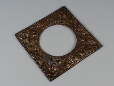 Рамка для часов в стиле модерн. руб. XIX-XX вв. Бронза. Размер 19,2х19,2 см. Диаметр в свету 11 
