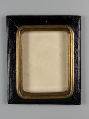 Рамка черная, в свету прямоугольник со скругленными углами. Руб. XIX-XX вв. Дерево, кожа 