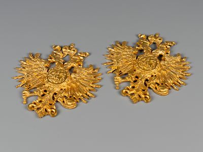 Накладки на мебель. Двуглавый орел. XXI в. Металл, позолота. Размер 15х16 см. Без видимых дефектов.