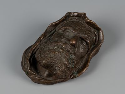 Пресс папье. Маска старца (бедуина) ХХ в. Бронза. Размер 12х8.5х4.5 см. Следы бытования. В 