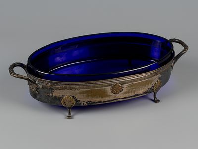 Жардиньерка. Ваза кобальтового стекла. руб. XIX-XX вв. Медный сплав, серебрение. Размер 