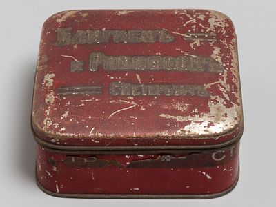 Жестяная коробка. Блигкен и Робинсон С.-Петербург. Начало ХХ в. Размер 11х10,8 см. Следы 