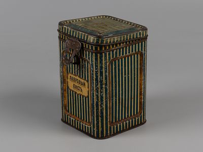 Т-во Эйнем. Банка "Лавровый лист". Начало ХХ в. Жесть. Реклама. Размер 14.5х10х10 см. Реклама 