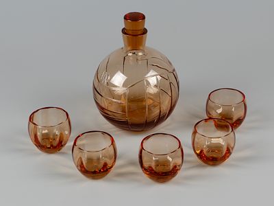 Штоф и 5 стопок. Мяч. Г. Исаевич. Борисовский хрустальный завод или завод "Неман". 1960-е. 