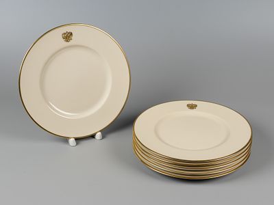 Посуда с Кремлевских мероприятий. Тарелки из сервиза с двуглавым орлом и золотой каймой. 6 шт. 