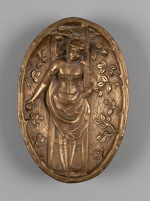 [Эротика] Визитница. Девушка собирающая в саду яблоки. Зап. Европа, пер. пол. XX в. Бронза. Разме 