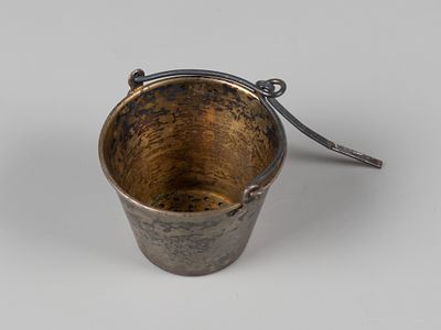 Ситечко для чая. Ведерко. Гравировка с цветами. СССР, 1960-1970-е. Бел. металл, золочение. Вес 