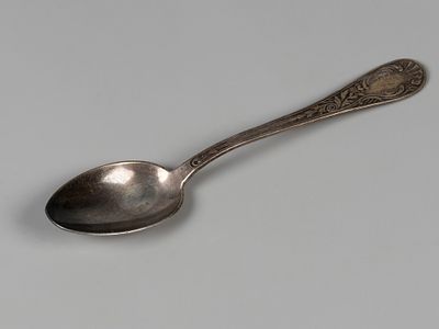 Чайная ложка. СССР, пер. пол. XX в. Бел. металл. Вес 26 г. Клеймо &laquo;875&raquo;. Потемнение металла 