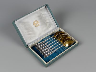 Чайные ложки. 6 шт. Таллинская ювелирная фабрика, 1961 г. Бел. металл, позолота. В оригинальном 