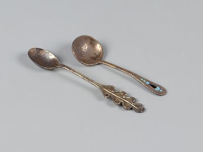 Ложечки для соли: листья дуба и голубой эмалевый орнамент. 2 шт. Ленинград и Баку, 1960-е Бел. 