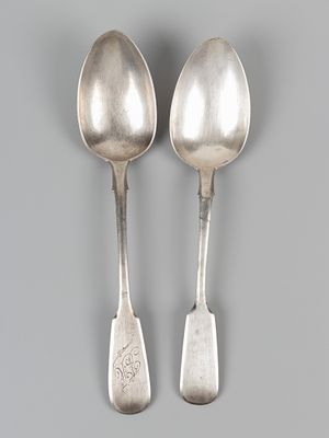 Составной лот. Столовые ложки. 2 шт. Москва, 1881-1908 гг. Бел. металл, штихель. Общий вес 111 