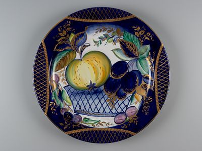 Авт. Семенова А.Н. Блюдо в авторской росписи. Застолье. (со сливами) ЛФЗ, 1983 г. Фарфор 