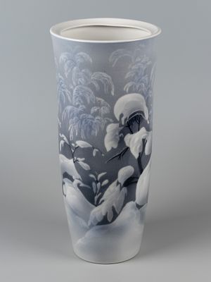 Авт. Жбанов В.М. Ваза в авторской росписи. Зима (ночь). ЛФЗ, 1970 г. Фарфор, роспись. Высота 40 