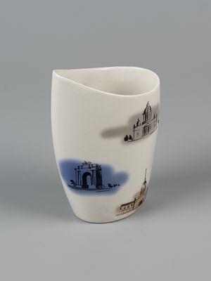 Салфетница. Виды Ленинграда. ЛЗФИ, 1956-1957 гг. Фарфор, роспись по трафарету. Высота 15 см. На 