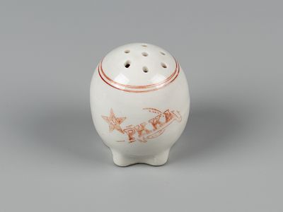 Солонка РККА. Дулево (?), 1930-е. Фарфор, деколь, цветные отводки. Высота 5 см. Без марки. 