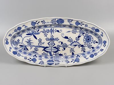 Блюдо для рыбы. Луковый орнамент Meissen. Старая Англия XIX в. Фаянс. Размер 56х26 см. Клеймо на 
