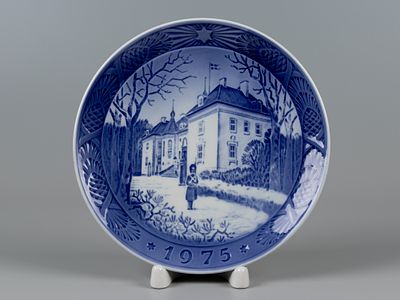 Royal Copenhagen. Декоративная тарелка из рождественской серии. The Queen's Christmas 