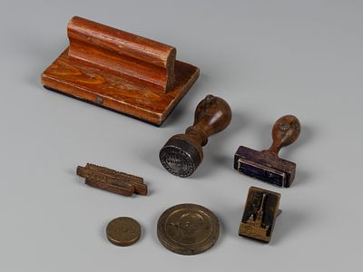 Подборка печатей и штампов. 7 шт. ХХ в. Латунь, дерево. 1. Печать "Записать ... 193.. " Размер 