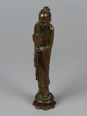 Статуэтка. Мудрец с веером. Китай, пер. пол. XX в. Бронза. Высота 20,5 см. Следы бытования 