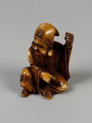 Окимоно. Дайкоку. XIX в. Кость, тонировка. Высота 5 см. Као отсутсвует. Следы бытования 